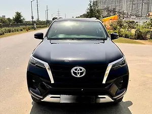 Second Hand टोयोटा फ़ॉर्च्यूनर 4x2 एटी 2.8 डीज़ल  in गुड़गांव