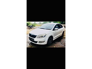 Second Hand Skoda Rapid Ambition 1.6 TDI CR MT Plus in Ahmedabad