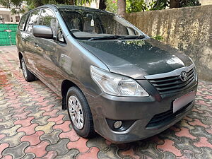 Second Hand Toyota Innova Aero Ltd 8 STR BS IV in Kota