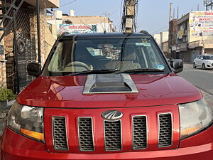 Second Hand Mahindra TUV300 T10 Dual Tone in Dehradun