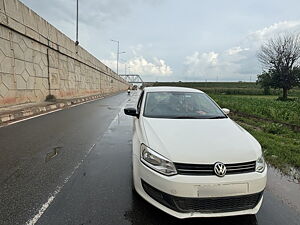 Second Hand Volkswagen Polo Highline1.2L (P) in Firozabad