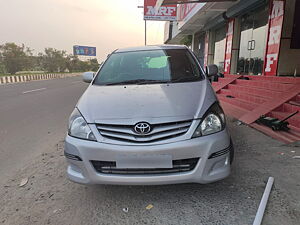 Second Hand Toyota Innova 2.5 GX 8 STR in Pondicherry