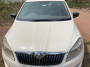 Second Hand Skoda Rapid 1.5 TDI CR Ambition AT with Alloy Wheels in Bhilai