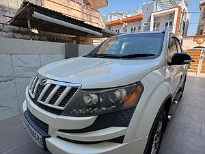 Second Hand Mahindra XUV500 W8 in Junagadh