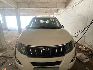 Second Hand महिंद्रा XUV500 w8 in अहमदाबाद