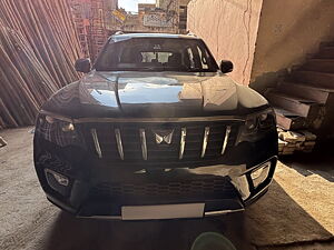 Second Hand Mahindra Scorpio Z8 Diesel MT 4WD 7 STR [2023-2024] in Faridabad