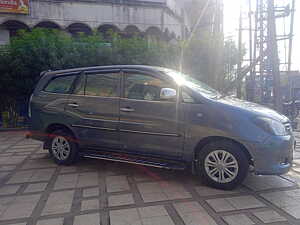 Second Hand Toyota Innova 2.5 GX 8 STR BS-IV in Bhadrak