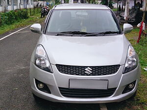 Second Hand Maruti Suzuki Swift ZXi in Ballia