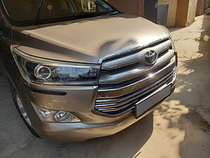 Second Hand Toyota Innova Crysta 2.4 V Diesel in Agra