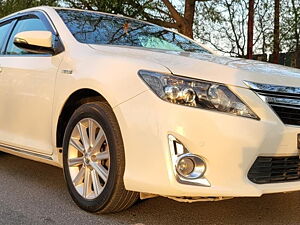 Second Hand Toyota Camry Hybrid in Noida