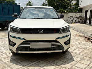 Second Hand మహీంద్రా XUV300	 w8(o) [2022] in మధుర