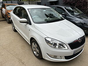 Second Hand Skoda Rapid 1.6 MPI Style Plus AT in Bangalore