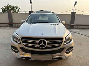 Second Hand मर्सिडीज़ बेंज़ GLE 400 4मैटिक in दिल्ली