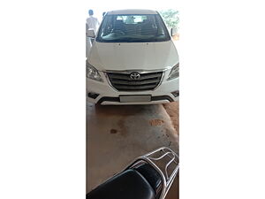 Second Hand Toyota Innova Aero Ltd 8 STR BS IV in Sikar