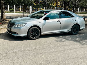 Second Hand Toyota Camry 2.5L AT in Greater Noida