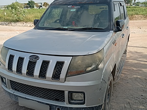 Second Hand Mahindra TUV300 T10 in Bhuj