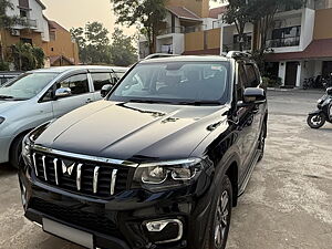 Second Hand Mahindra Scorpio Z4 Diesel MT 2WD 7 STR (ESP) in Navsari