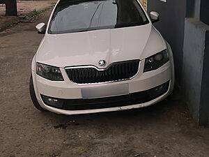 Second Hand Skoda Octavia Ambition 2.0 TDI AT in Bhopal