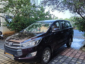 Second Hand Toyota Innova Crysta G 2.4 7 STR in Chennai