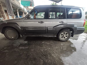 Second Hand Hyundai Terracan CRDi in Gandhinagar