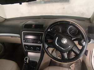 Second Hand Skoda Laura Ambiente 2.0 TDI CR MT in Mandasur