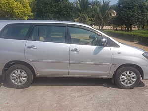 Second Hand Toyota Innova 2.5 VX 7 STR in Navi Mumbai