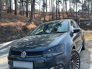 Second Hand Volkswagen Polo Highline1.2L (P) in Rishikesh