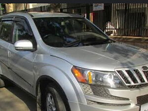 Second Hand Mahindra XUV500 W8 in Kanpur