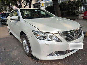 Second Hand Toyota Camry 2.5L AT in Mumbai