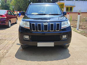 Second Hand Mahindra TUV300 T8 in Vapi