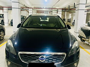 Second Hand Volvo V40 Cross Country D3 in Hyderabad