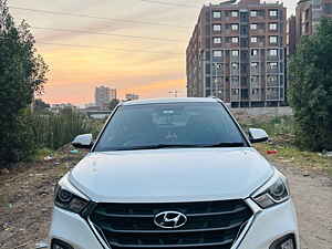 Second Hand हुंडई क्रेटा sx 1.6 पेट्रोल ऑटोमैटिक in अहमदाबाद