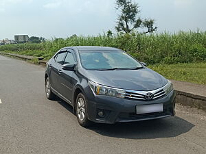 Second Hand Toyota Corolla Altis G in Surat