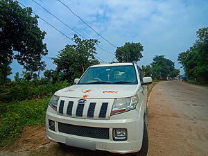 Second Hand Mahindra TUV300 T8 AMT mHAWK100 in Tikamgarh