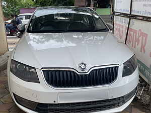 Second Hand स्कोडा ऑक्टाविया एलिगेंस 2.0 tdi ऑटोमैटिक in अकोला