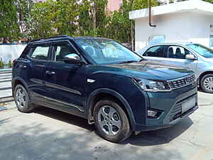 Second Hand மஹிந்திரா  xuv300 டபிள்யூ6 1.2 பெட்ரோல் ஏஎம்டீ in டெல்லி