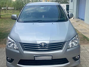 Second Hand Toyota Innova 2.5 G 8 STR BS-IV in Hosur