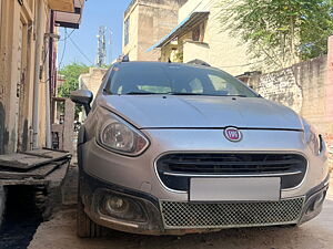 Second Hand Fiat Avventura Emotion Multijet 1.3 in Jhunjhunu