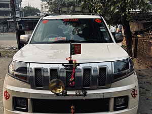 Second Hand महिंद्रा tuv300 t10 in सिलीगुड़ी