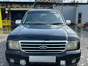 Second Hand Ford Endeavour XLT 4X2 in Surat