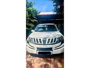 Second Hand Mahindra XUV500 W8 in Akola