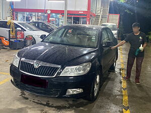 Second Hand Skoda Laura Ambiente 2.0 TDI CR AT in Bangalore