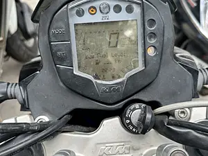 duke 200 speedometer second hand