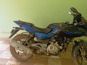 Pulsar 220 second online hand price