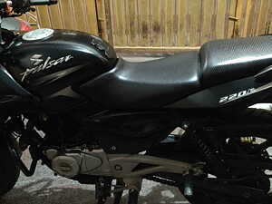 Pulsar 220 best sale price 2nd hand