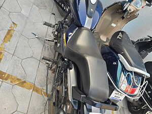 Bajaj showroom best sale second hand bike