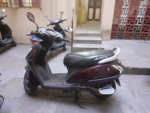 Activa second best sale hand scooty price