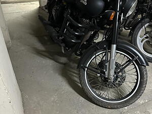 Second Hand Royal Enfield Classic Standard in Noida