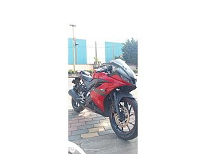 Second Hand Yamaha YZF Metallic Red - BS VI in Pune