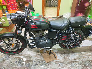 Second Hand Royal Enfield Classic Chrome and Stealth - BS VI in Tamluk